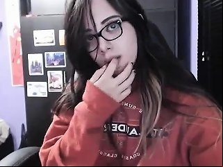NuVid Porno - Emo Teen Show Her Big Boobs On Webcam